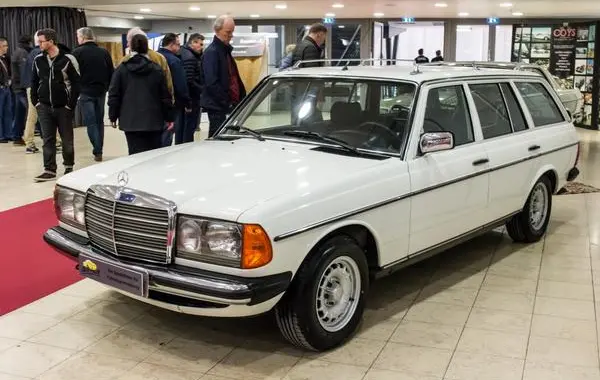 Mercedes-Benz S123-4