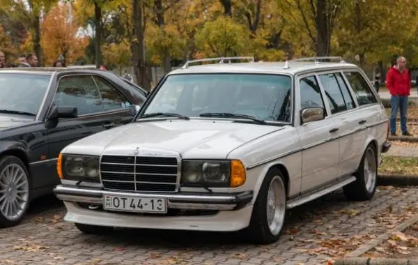 Mercedes-Benz S123