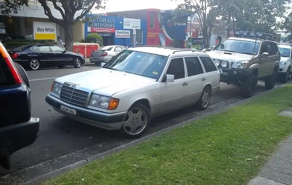 Mercedes-Benz S124-1