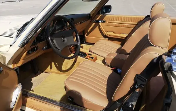 Mercedes-Benz SL (R107)-1