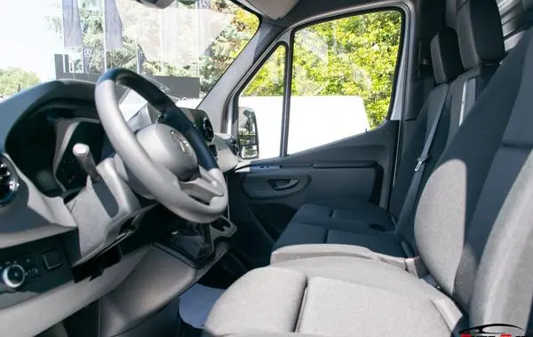Mercedes-Benz Sprinter Panel Van Compact (W907/W910)-4