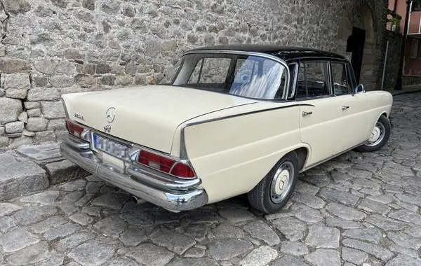 Mercedes-Benz W111 Coupe-3