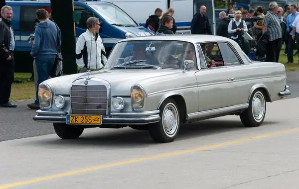 Mercedes-Benz W111 Coupe-7