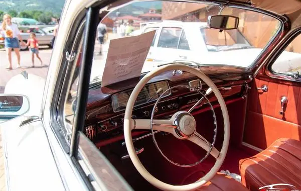 Mercedes-Benz W180 II Sedan-5