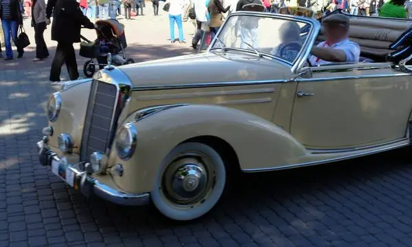 Mercedes-Benz W187 Cabriolet A-3