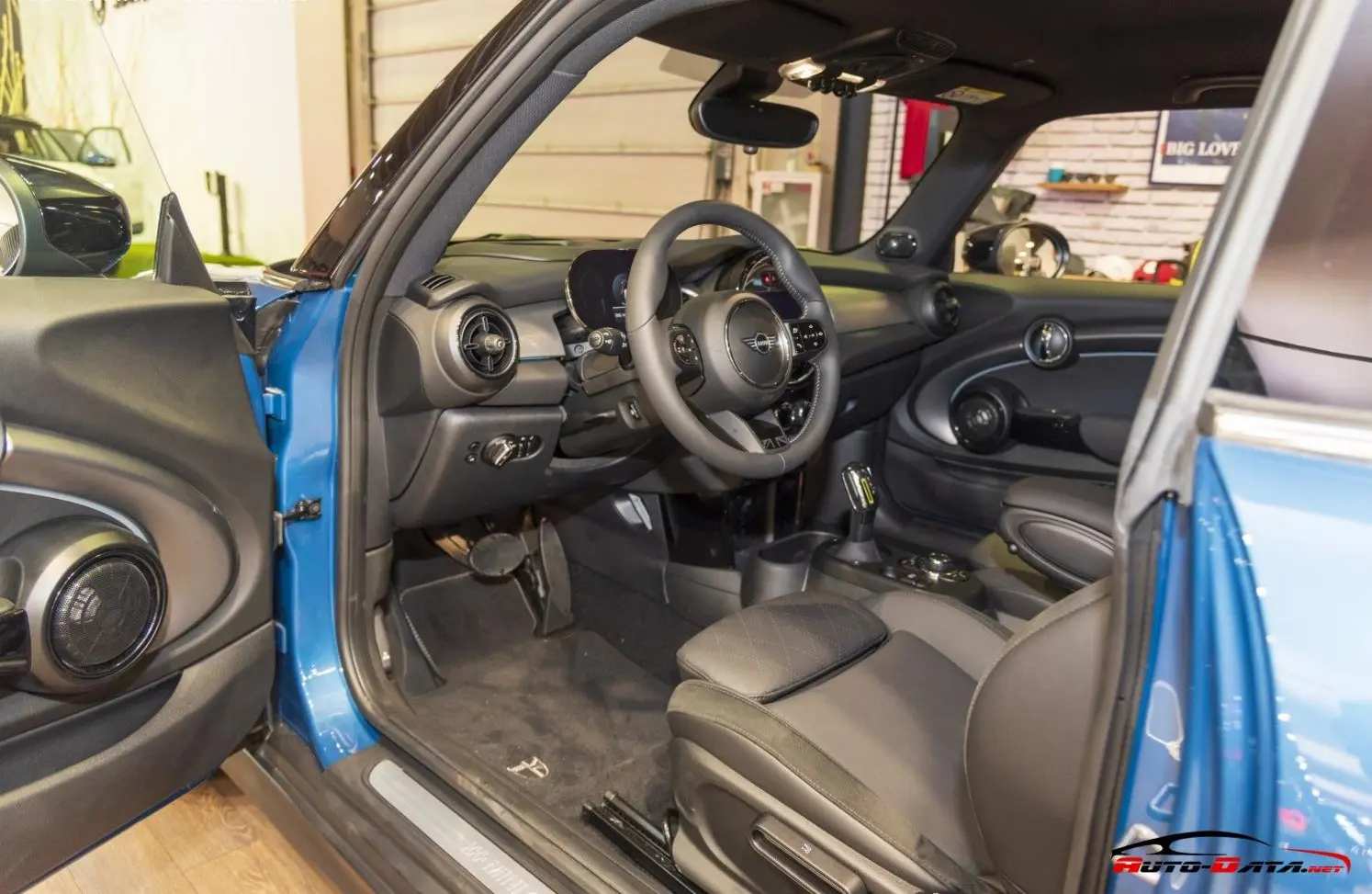 Mini Electric Cooper SE (F56, facelift 2021)-6