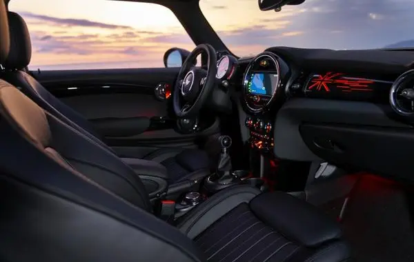 Mini Hatch (F56, facelift 2018) 3-door-2