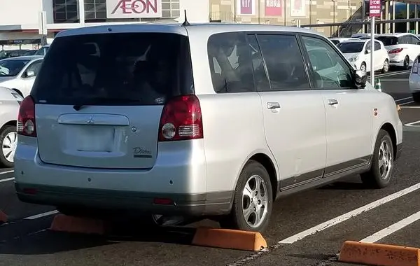 Mitsubishi Dion-3