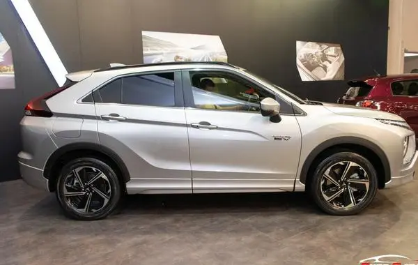 Mitsubishi Eclipse Cross I (facelift 2021)-3