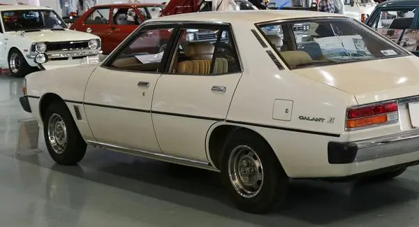 Mitsubishi Galant III-3