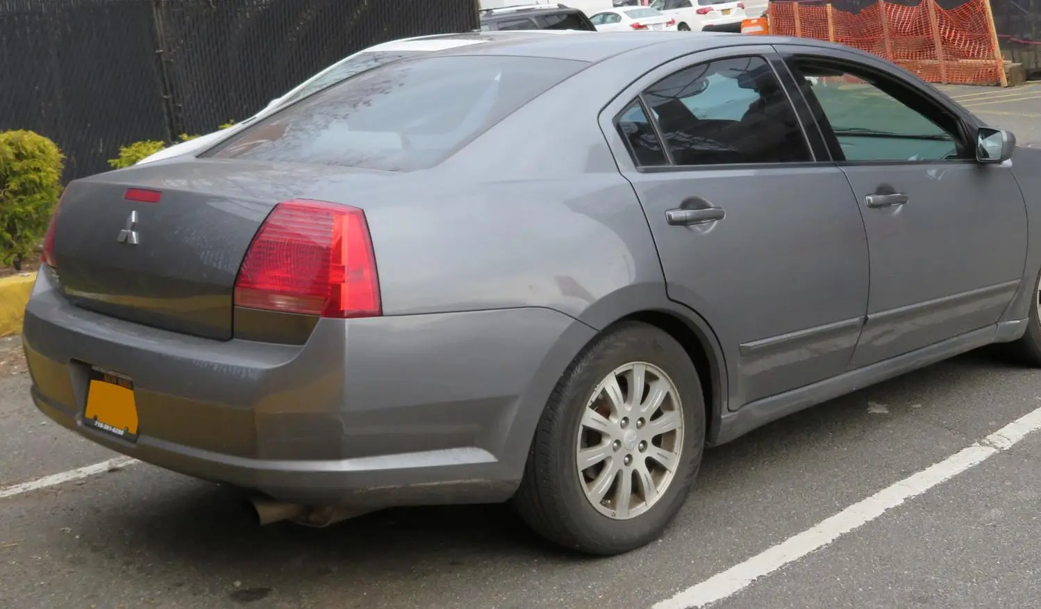 Mitsubishi Galant IX-1