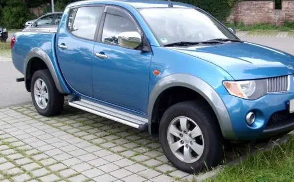 Mitsubishi L200 IV Double Cab