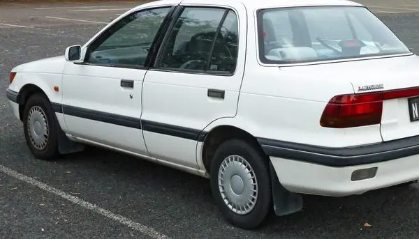 Mitsubishi Lancer IV-1