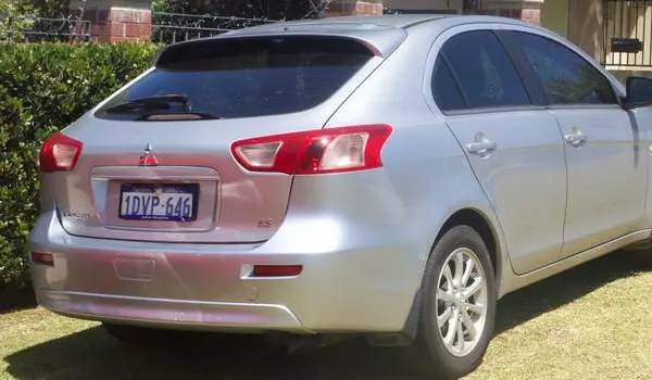 Mitsubishi Lancer Sportback IX (GS44S)-4