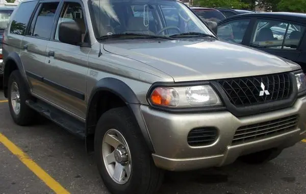 Mitsubishi Montero Sport I-1