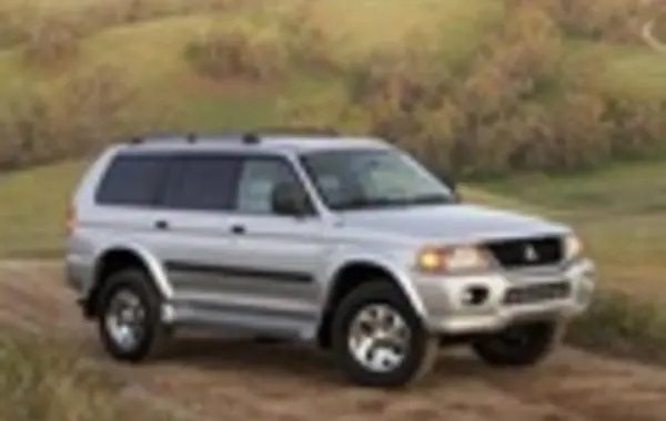 Mitsubishi Montero Sport I-3