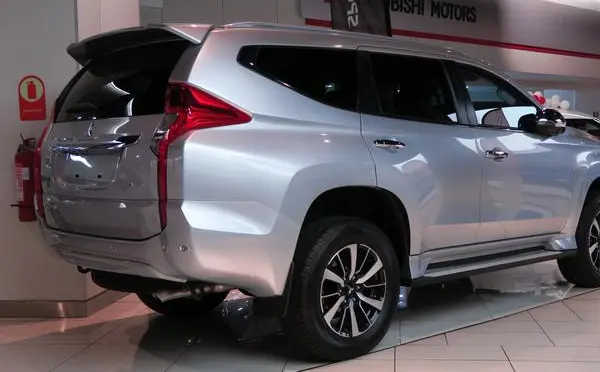 Mitsubishi Montero Sport III-0