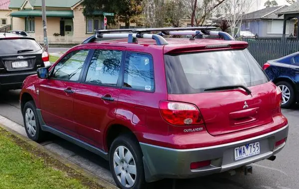 Mitsubishi Outlander I-0