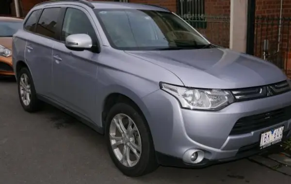 Mitsubishi Outlander III-4