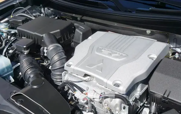 Mitsubishi Outlander III-3
