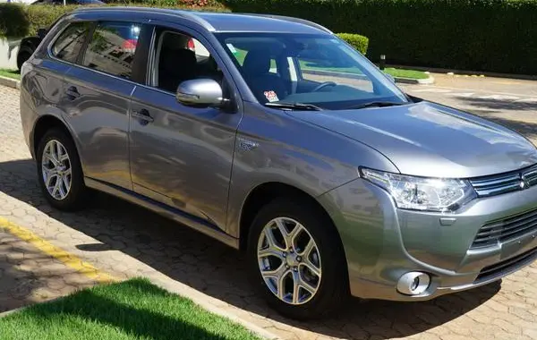Mitsubishi Outlander III-1