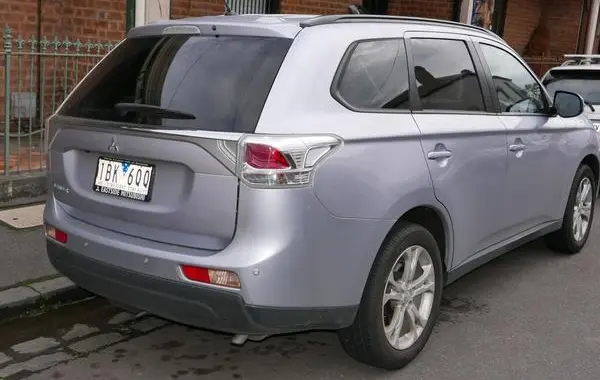 Mitsubishi Outlander III-7