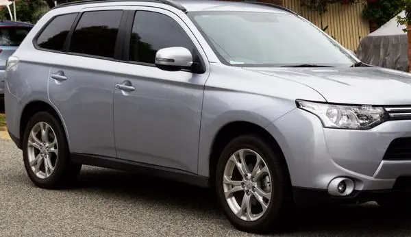 Mitsubishi Outlander III-8