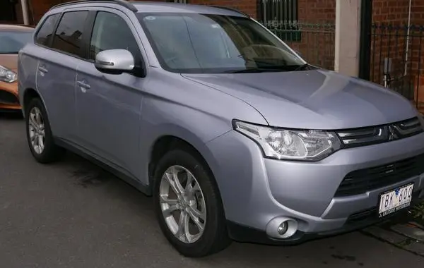 Mitsubishi Outlander III-6