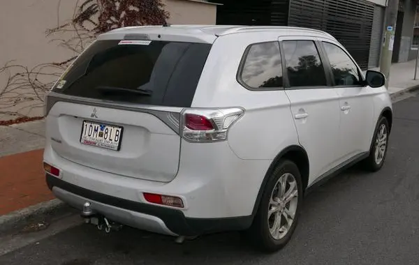 Mitsubishi Outlander III-3
