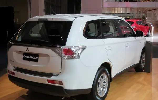 Mitsubishi Outlander III-4