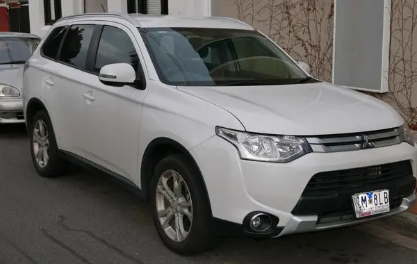 Mitsubishi Outlander III-2