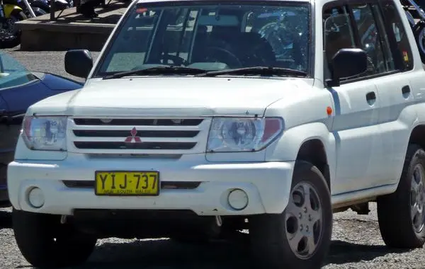 Mitsubishi Pajero IO (H60)-2