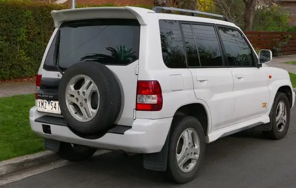 Mitsubishi Pajero IO (H60)-1