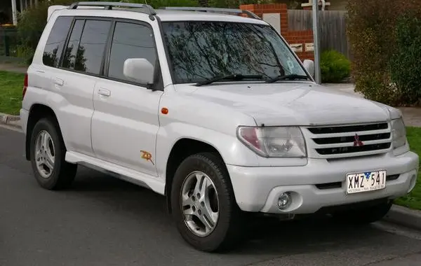 Mitsubishi Pajero IO (H60)-0