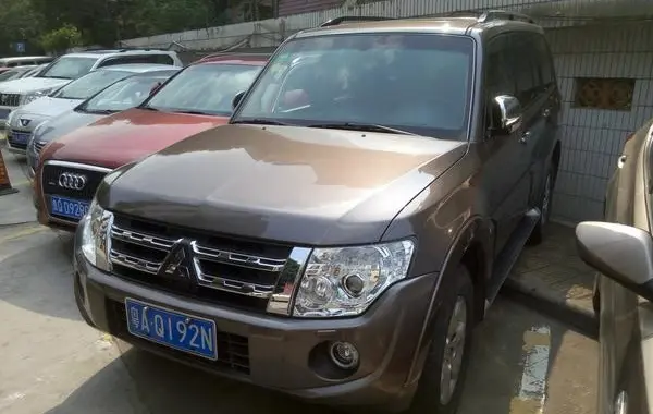 Mitsubishi Pajero IV (facelift 2012)-1