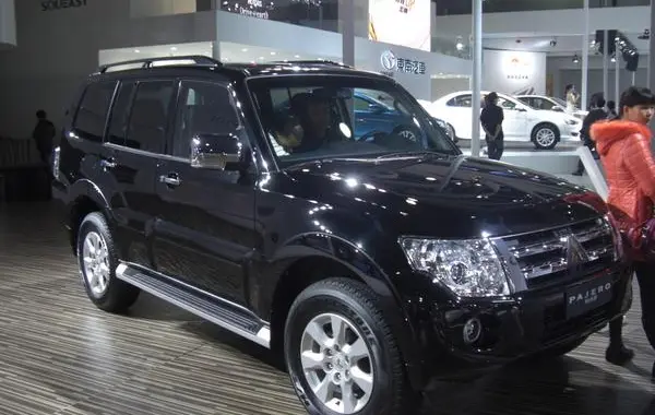 Mitsubishi Pajero IV (facelift 2012)-2