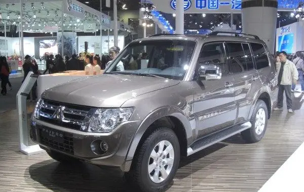 Mitsubishi Pajero IV (facelift 2012)