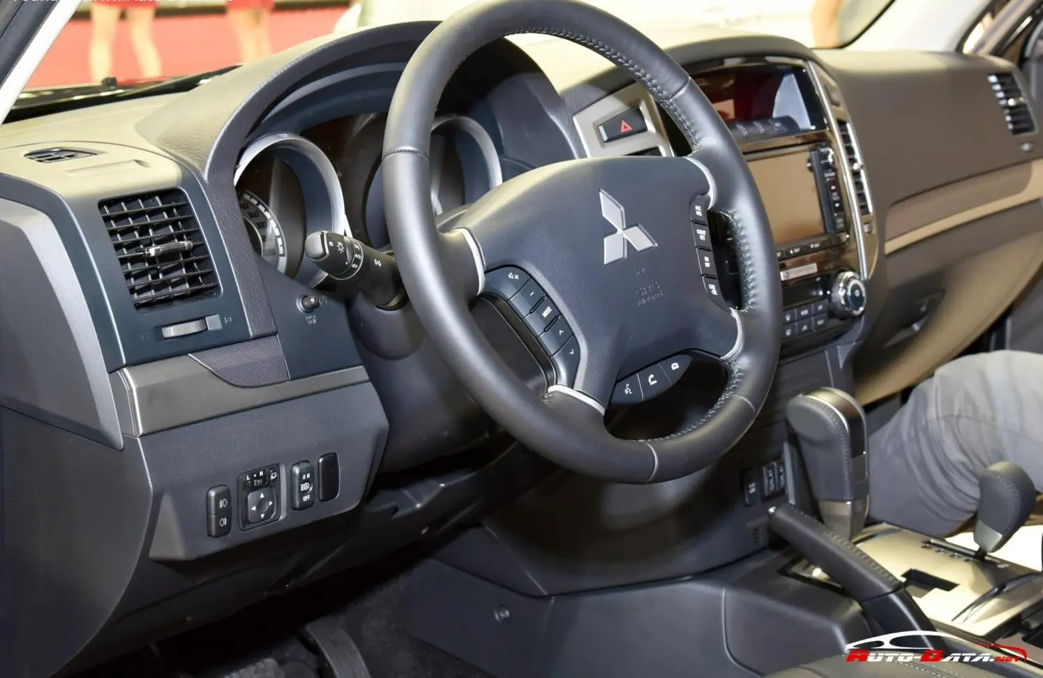 Mitsubishi Pajero IV (facelift 2015)-6