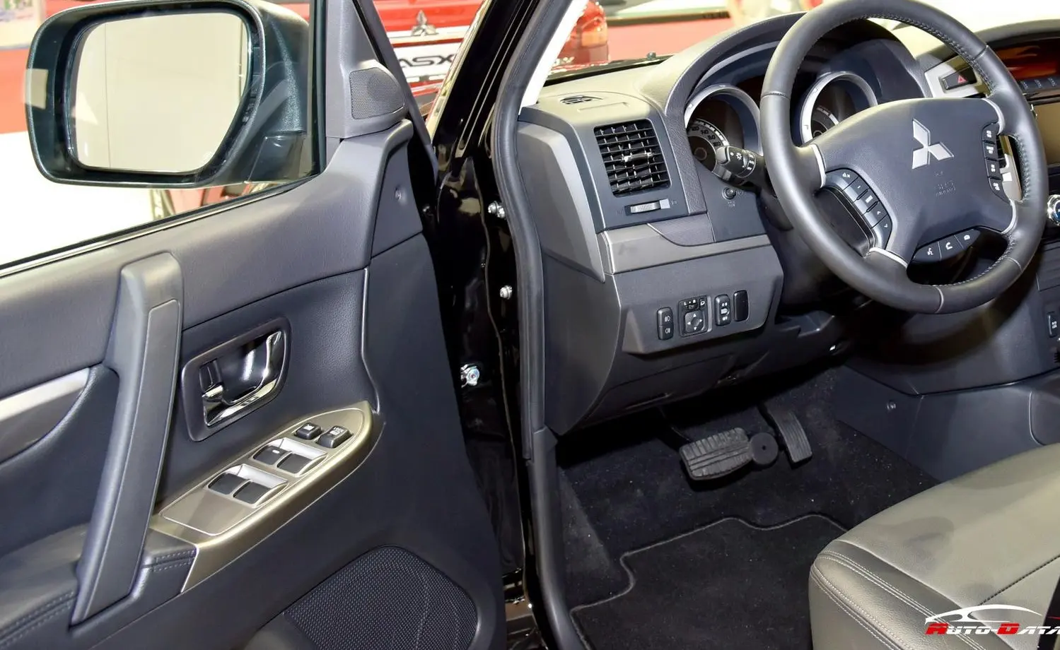 Mitsubishi Pajero IV (facelift 2015)-7