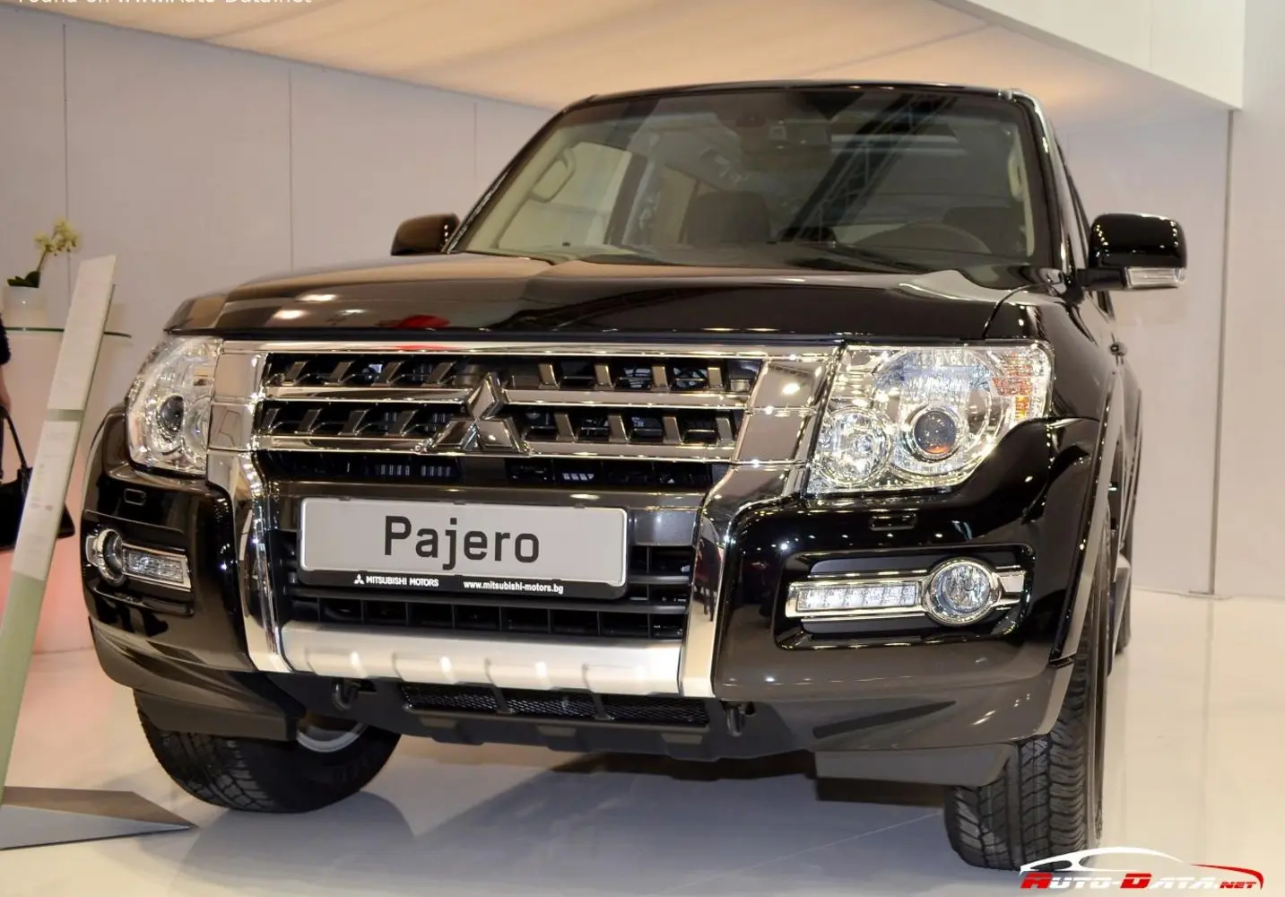 Mitsubishi Pajero IV (facelift 2015)-8