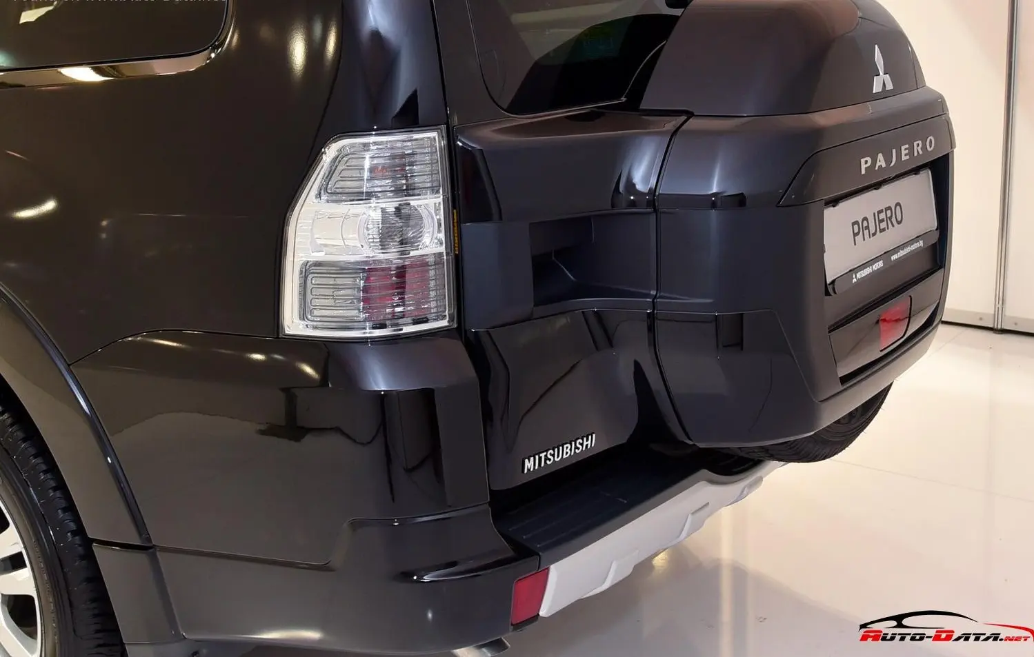 Mitsubishi Pajero IV (facelift 2015)-2