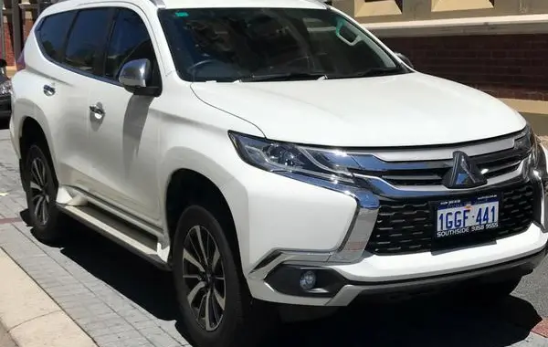 Mitsubishi Pajero Sport III-1