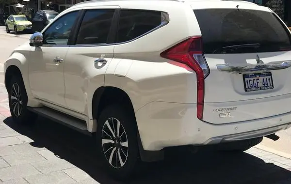 Mitsubishi Pajero Sport III-2