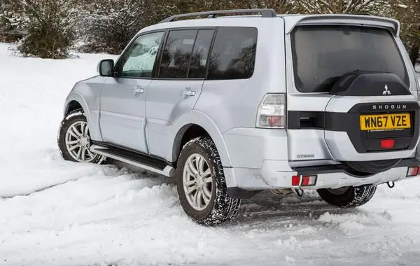Mitsubishi Shogun IV (5-door, facelift 2014)-1