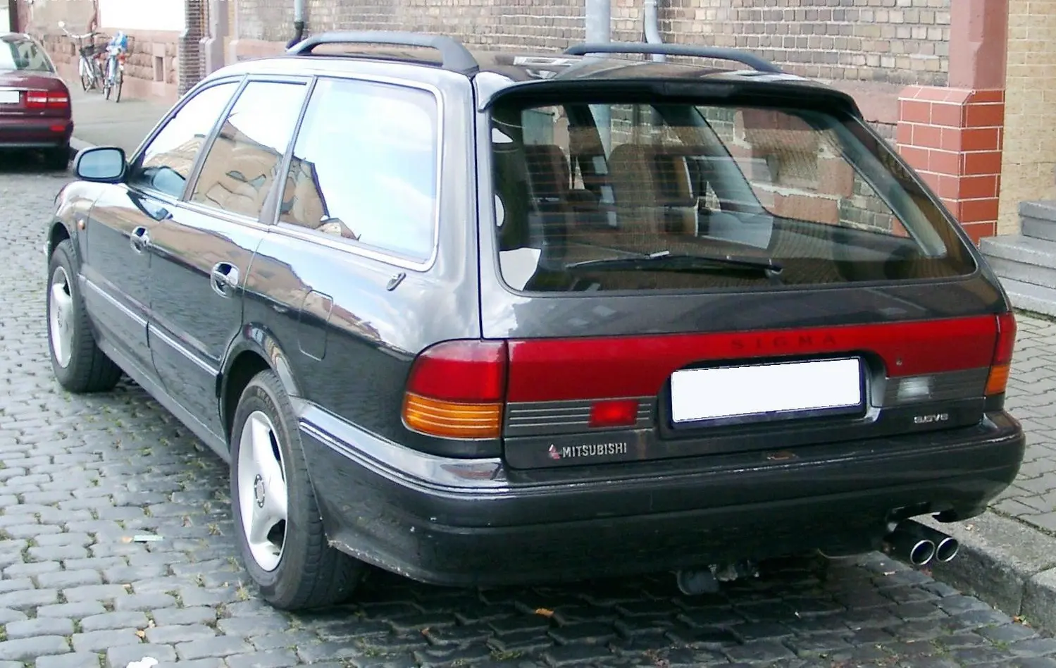 Mitsubishi Sigma Station Wagon (F07W)-0