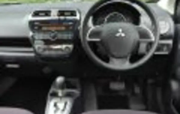 Mitsubishi Space Star (2012)-3