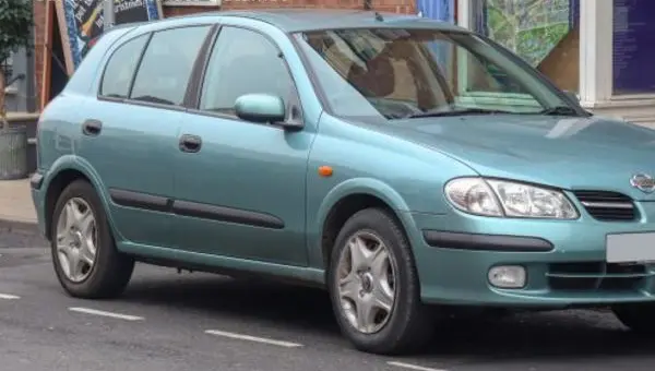 Nissan Almera II Hatchback (N16)