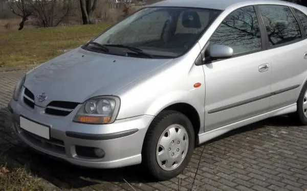 Nissan Almera Tino