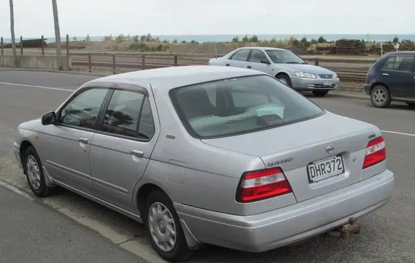 Nissan Bluebird (U14)-0
