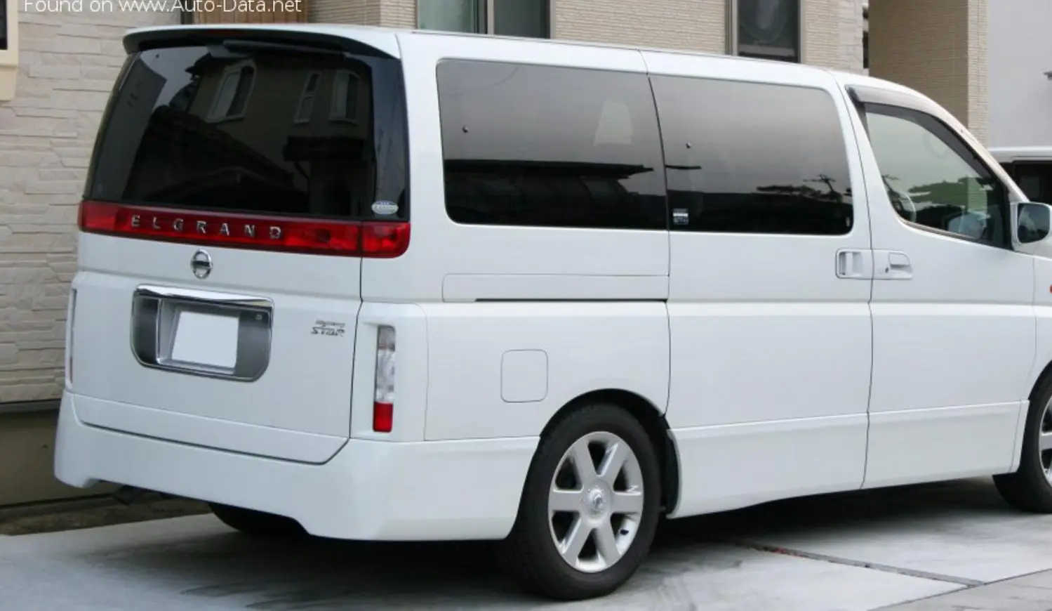 Nissan Elgrand (E51)-0